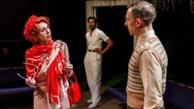 “يمكنك ضرب شخص ما حتى الموت بهذا!” باروكات مسرحية عظيمة – ومبدعوها المعجزة | مسرح “يمكنك ضرب شخص ما حتى الموت بهذا!” باروكات مسرحية عظيمة – ومبدعوها المعجزة | مسرح