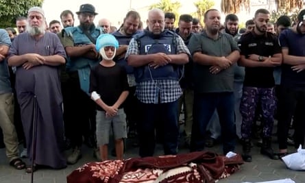 الجزيرة تتهم إسرائيل بشن “ضربة مستهدفة” بعد مقتل اثنين من صحفييها في غزة | حرب إسرائيل وغزة الجزيرة تتهم إسرائيل بشن “ضربة مستهدفة” بعد مقتل اثنين من صحفييها في غزة | حرب إسرائيل وغزة