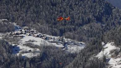 المتزلج الفرنسي ألكسيس بينتورولت يُنقل جواً من المسار بعد تحطم سيارة سوبر جي |  التزحلق المتزلج الفرنسي ألكسيس بينتورولت يُنقل جواً من المسار بعد تحطم سيارة سوبر جي |  التزحلق