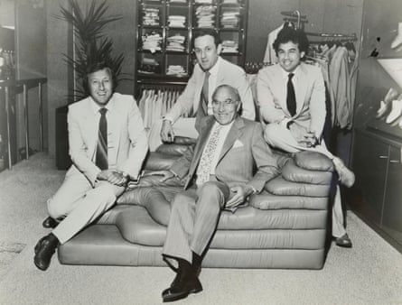 “منسيون ومُغفلون”: كيف لبس المصممون اليهود فرقة البيتلز وغيروا الموضة العالمية | موضة “منسيون ومُغفلون”: كيف لبس المصممون اليهود فرقة البيتلز وغيروا الموضة العالمية | موضة