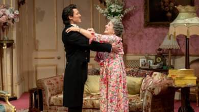 هناك يذهب الفروسية! كيف فجر التاج أبواب القصر | التاج هناك يذهب الفروسية! كيف فجر التاج أبواب القصر | التاج