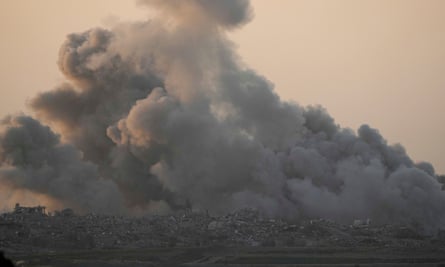 الغارات الجوية لا تترك أي مكان آمن للفلسطينيين في جنوب غزة | حرب إسرائيل وحماس الغارات الجوية لا تترك أي مكان آمن للفلسطينيين في جنوب غزة | حرب إسرائيل وحماس