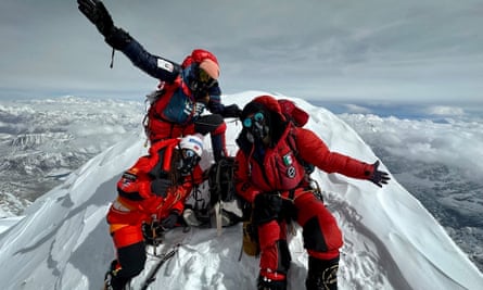 وفاة شخصين في انهيارات ثلجية بجبل شيشابانغما في التبت |  التبت وفاة شخصين في انهيارات ثلجية بجبل شيشابانغما في التبت |  التبت