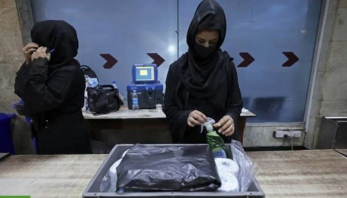 ’আমি এখন খুব খুশি; এখানে কোনো ধরনের সমস্যা হচ্ছে না’- আফগান কর্মজীবী নারী ’আমি এখন খুব খুশি; এখানে কোনো ধরনের সমস্যা হচ্ছে না’- আফগান কর্মজীবী নারী