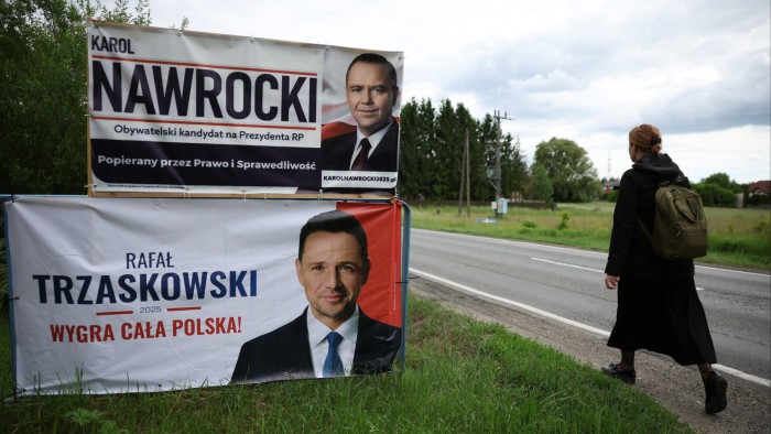 Poland votes in tight presidential election Poland votes in tight presidential election