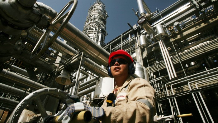 Chevron to lobby White House to keep Venezuelan oil licence Chevron to lobby White House to keep Venezuelan oil licence