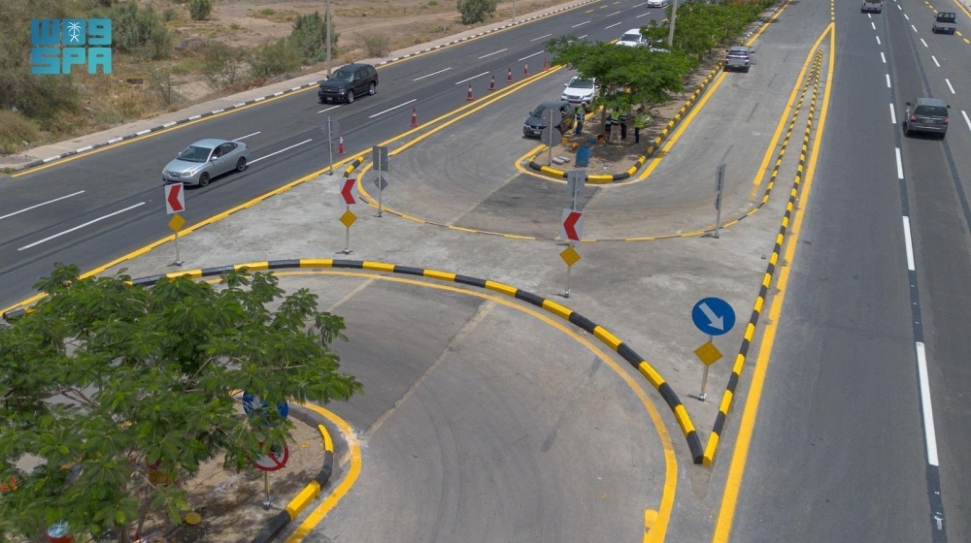 المساحات واللوحات الإرشادية شرطان للدورانات الآمنة المساحات واللوحات الإرشادية شرطان للدورانات الآمنة