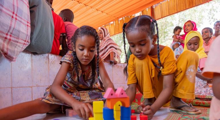 “الموت تهديد مستمر”: اليونيسف ترسم صورة قاتمة لأطفال السودان في الذكرى الثانية للحرب “الموت تهديد مستمر”: اليونيسف ترسم صورة قاتمة لأطفال السودان في الذكرى الثانية للحرب