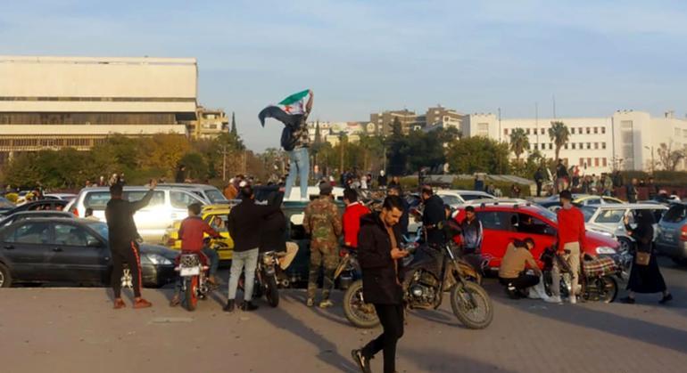 في ظل الاحتفالات في سوريا بسقوط نظام الأسد، الأمم المتحدة تحث الشعب السوري على “الوحدة ثم الوحدة ثم الوحدة” في ظل الاحتفالات في سوريا بسقوط نظام الأسد، الأمم المتحدة تحث الشعب السوري على “الوحدة ثم الوحدة ثم الوحدة”