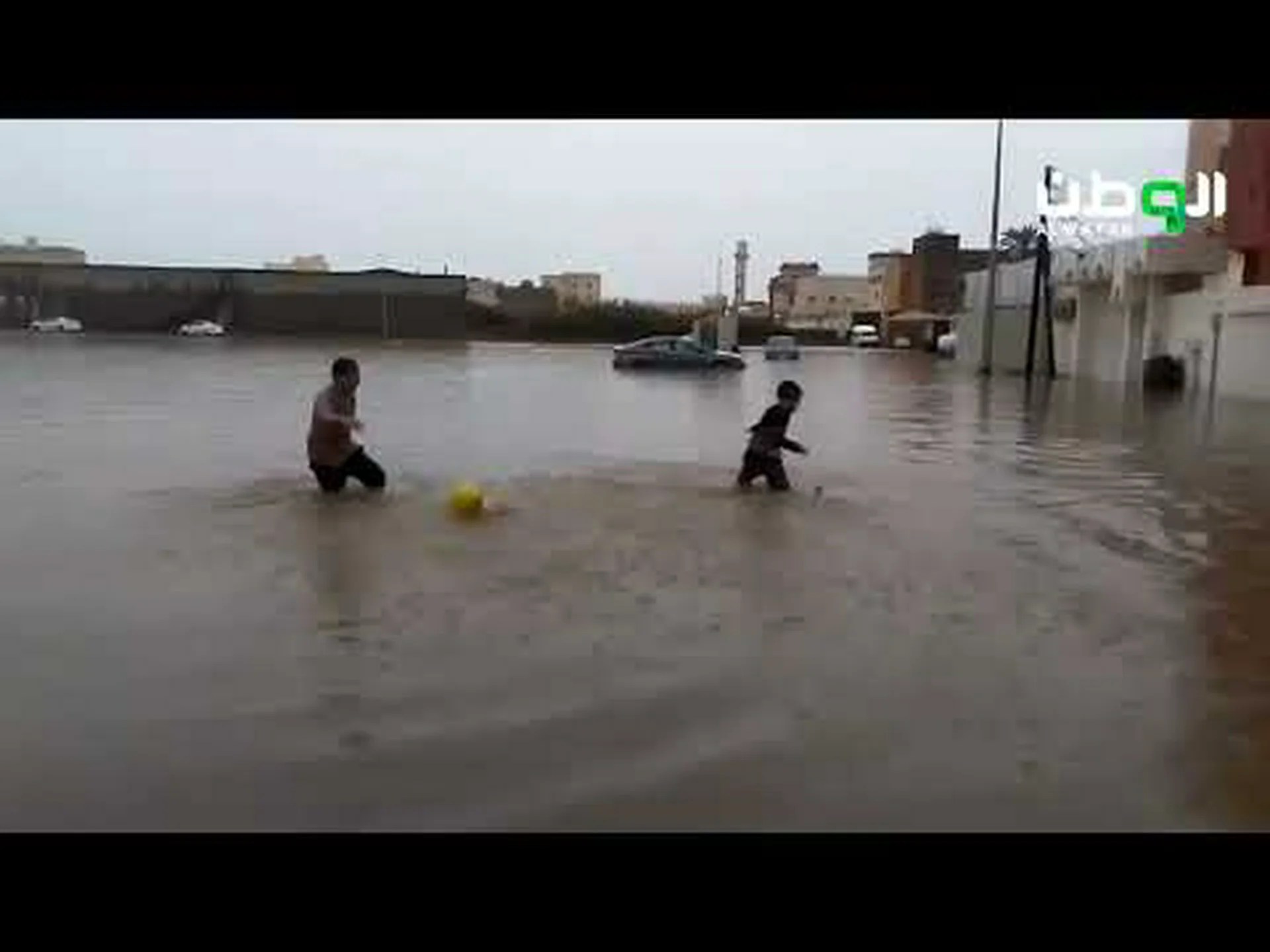 فتح التحقيق في انهيار كوبري رديس جازان وتضرر 40 مركبة فتح التحقيق في انهيار كوبري رديس جازان وتضرر 40 مركبة