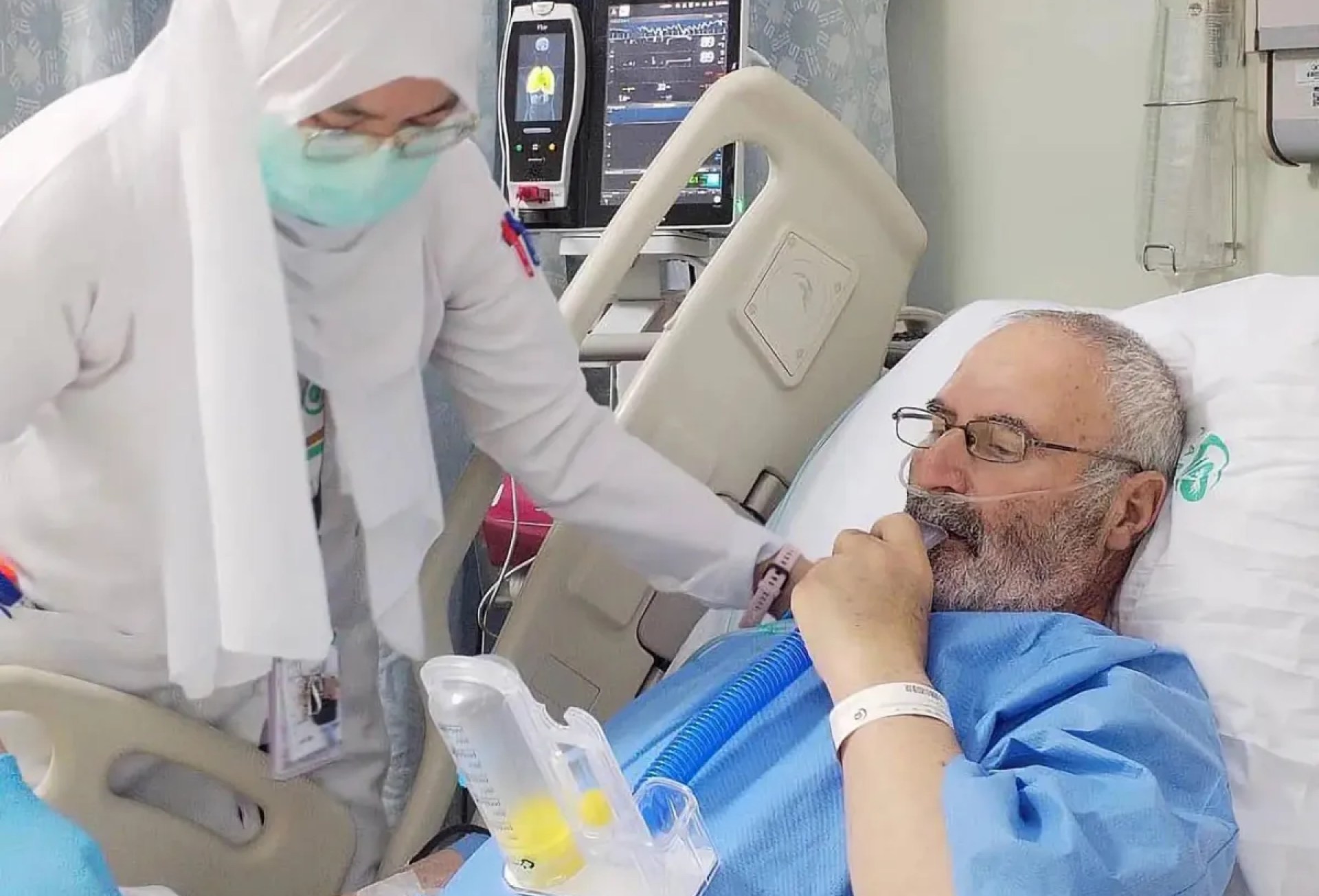 إنقاذ حياة حاج إيراني من جلطة قلبية في مكة المكرمة إنقاذ حياة حاج إيراني من جلطة قلبية في مكة المكرمة