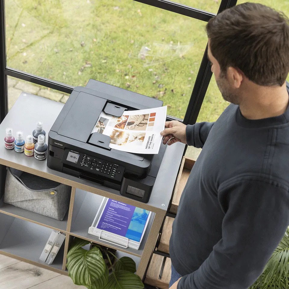 Pisač Brother tintni MFP DCPT930DW inkbenefit plus A4, wifi, duplex, sustav za ponovno punjenje spremnika, USB, WiFi, do 17 str/min c/b 16 str/min kolor, BTD100BK (6.500 str.) BTD100C/M/Y (5.000 str.),papir: 150 listova ADF: 20 listova, jamstvo 2+1.