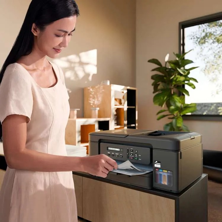 Pisač Brother tintni MFP DCPT730DW inkbenefit plus A4, wifi, duplex, sustav za ponovno punjenje spremnika, USB, WiFi, do 17 str/min c/b 16 str/min kolor, BTD100BK (6.500 str.) BTD100C/M/Y (5.000 str.),papir: 150 listova ADF: 20 listova, jamstvo 2+1.