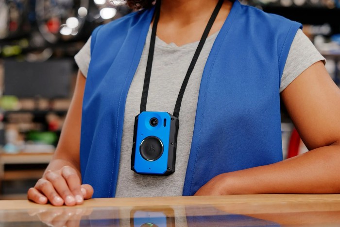 Walmart employees will start wearing body cameras in certain cities Walmart employees will start wearing body cameras in certain cities