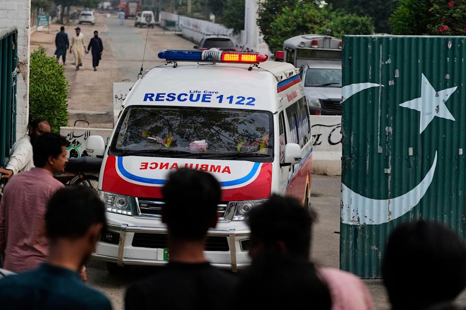 India & Pakistan Blame Each Other Amid Escalating Border Clashes; Tourists Flee Conflict Zones India & Pakistan Blame Each Other Amid Escalating Border Clashes; Tourists Flee Conflict Zones