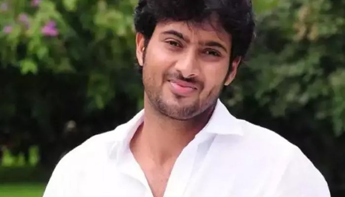 హీరో ఉదయ్ కిరణ్ డైరీని హ్యాండిల్ చేసిన మెగా ఫ్యామిలీ.. అసలు విలన్ ఆ పెద్ద మనిషే.. అతడుతో సహా బ్లాక్ బస్టర్ సినిమాలన్నీ చేజారి.. సూసైడ్ హీరో ఉదయ్ కిరణ్ డైరీని హ్యాండిల్ చేసిన మెగా ఫ్యామిలీ.. అసలు విలన్ ఆ పెద్ద మనిషే.. అతడుతో సహా బ్లాక్ బస్టర్ సినిమాలన్నీ చేజారి.. సూసైడ్