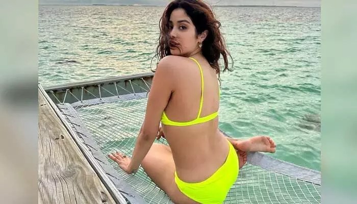 కండోమ్ యాడ్లో యంగ్ బ్యూటీ.. ఎక్స్పీరియన్స్ ఉందా అంటూ కామెంట్ చేస్తున్న నెటిజన్లు.. కండోమ్ యాడ్లో యంగ్ బ్యూటీ.. ఎక్స్పీరియన్స్ ఉందా అంటూ కామెంట్ చేస్తున్న నెటిజన్లు..