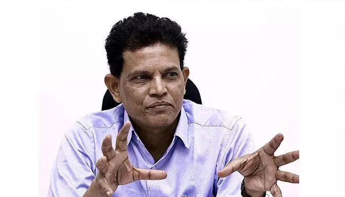 Akunuri Murali: మహిళలు తప్పకుండా చూడాల్సిన సినిమా.. ఆకునూరి మురళి ఆసక్తికర ట్వీట్ Akunuri Murali: మహిళలు తప్పకుండా చూడాల్సిన సినిమా.. ఆకునూరి మురళి ఆసక్తికర ట్వీట్