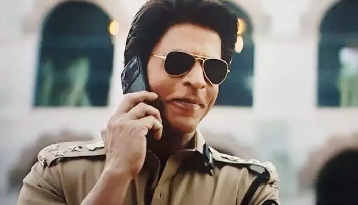 సినిమా ఇండస్ట్రీలో బిగ్గెస్ట్ స్కామ్.. సూపర్ స్టార్ షారుఖ్ ఖాన్ పై సంచలన ఆరోపణలు.. వీడియోలు వైరల్ సినిమా ఇండస్ట్రీలో బిగ్గెస్ట్ స్కామ్.. సూపర్ స్టార్ షారుఖ్ ఖాన్ పై సంచలన ఆరోపణలు.. వీడియోలు వైరల్