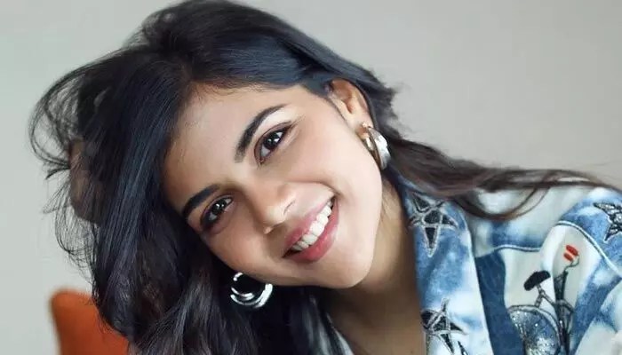 రణ్వీర్ సింగ్తో జాంబీ థ్రిల్లర్: బాలీవుడ్లోకి కళ్యాణి ప్రియదర్శన్ ఎంట్రీ అదిరింది! రణ్వీర్ సింగ్తో జాంబీ థ్రిల్లర్: బాలీవుడ్లోకి కళ్యాణి ప్రియదర్శన్ ఎంట్రీ అదిరింది!