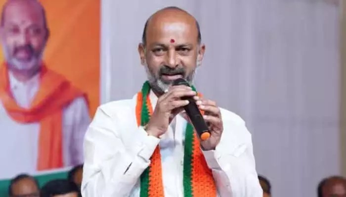 బండి సంజయ్ సంచలన వ్యాఖ్యలు: బాలయ్య సినిమాల కోసం విద్యార్థుల బెట్టింగ్లు! బండి సంజయ్ సంచలన వ్యాఖ్యలు: బాలయ్య సినిమాల కోసం విద్యార్థుల బెట్టింగ్లు!