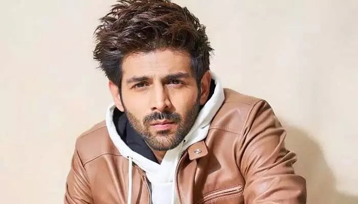 యంగ్ హీరోను చంపేందుకు నిర్మాతల స్కెచ్.. సంచలన విషయాలు బయటపెట్టిన ప్రముఖ సింగర్.. యంగ్ హీరోను చంపేందుకు నిర్మాతల స్కెచ్.. సంచలన విషయాలు బయటపెట్టిన ప్రముఖ సింగర్..