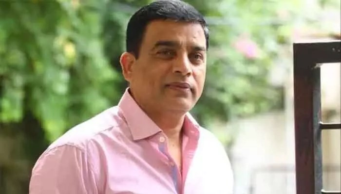 దిల్ రాజు సంచలనం! 'టాక్సిక్' కోసం అన్ని కోట్లా? ట్రేడ్ పండితులు షాక్! దిల్ రాజు సంచలనం! 'టాక్సిక్' కోసం అన్ని కోట్లా? ట్రేడ్ పండితులు షాక్!