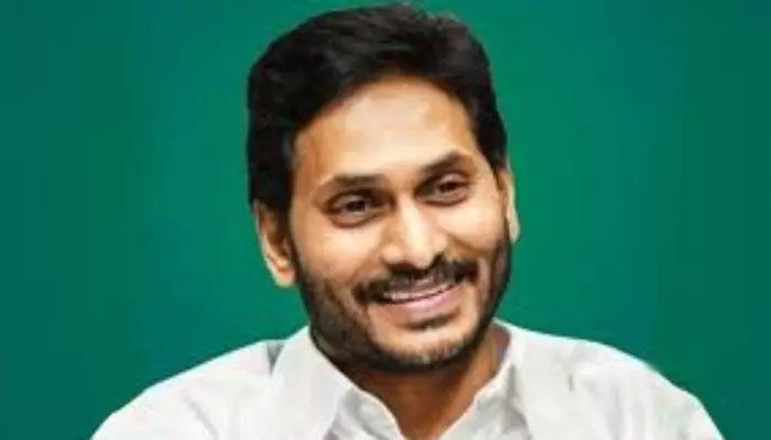 ‘ఆయన రియల్ లైఫ్లోనూ హీరోనే’.. మాజీ సీఎం ఆసక్తికర వ్యాఖ్యలు ‘ఆయన రియల్ లైఫ్లోనూ హీరోనే’.. మాజీ సీఎం ఆసక్తికర వ్యాఖ్యలు