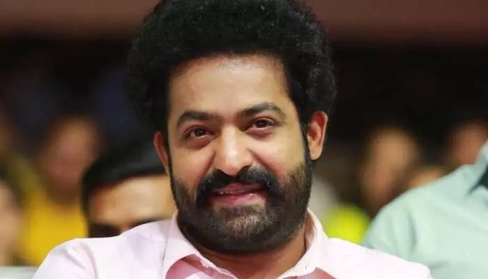 దాదా సాహేబ్ ఫాల్కే లుక్లో ఎన్టీఆర్.. ఫోటోలు వైరల్ దాదా సాహేబ్ ఫాల్కే లుక్లో ఎన్టీఆర్.. ఫోటోలు వైరల్