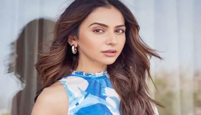 నెట్టింట వైరలవుతోన్న రకుల్ ప్రీత్ సింగ్ పోస్ట్.. రంగుల కథలో ఎరుపు నాటకమంటూ క్యాప్షన్ జోడించి? నెట్టింట వైరలవుతోన్న రకుల్ ప్రీత్ సింగ్ పోస్ట్.. రంగుల కథలో ఎరుపు నాటకమంటూ క్యాప్షన్ జోడించి?