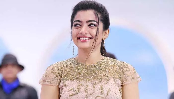 నా సీక్రెట్ సెల్ఫీలన్నింటినీ మీ టైమ్లైన్లో పడేస్తున్నాను.. నటి ఇంట్రెస్టింగ్ కామెంట్స్! నా సీక్రెట్ సెల్ఫీలన్నింటినీ మీ టైమ్లైన్లో పడేస్తున్నాను.. నటి ఇంట్రెస్టింగ్ కామెంట్స్!