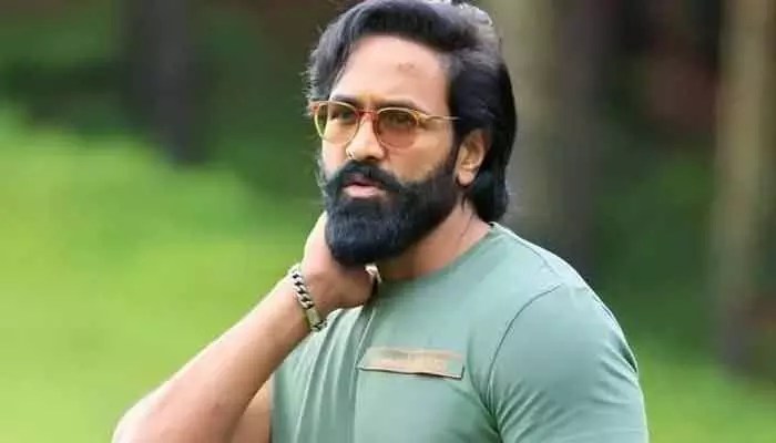 Vishnu Manchu: ఈ విషయం ఎవరికీ తెలియదంటూ మంచు విష్ణు అలాంటి ట్వీట్.. రాళ్లతో కొడతామంటూ దుమ్మెత్తిపోస్తున్న నెటిజన్లు Vishnu Manchu: ఈ విషయం ఎవరికీ తెలియదంటూ మంచు విష్ణు అలాంటి ట్వీట్.. రాళ్లతో కొడతామంటూ దుమ్మెత్తిపోస్తున్న నెటిజన్లు