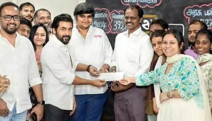గొప్ప మనసు చాటుకున్న స్టార్ హీరో సూర్య.. పిల్లల చదువు కోసం కోట్ల సాయం.. రియల్ హీరో అంటూ కామెంట్స్ గొప్ప మనసు చాటుకున్న స్టార్ హీరో సూర్య.. పిల్లల చదువు కోసం కోట్ల సాయం.. రియల్ హీరో అంటూ కామెంట్స్