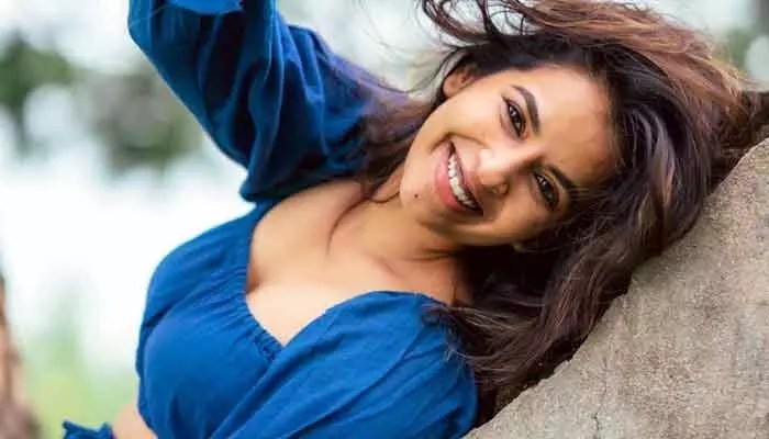 ఇండస్ట్రీని వదిలేస్తున్న కుర్ర హీరోయిన్ కోమలి ప్రసాద్.. చెంప చెల్లుమనిపించే పోస్ట్తో వారికి సమాధానం ఇండస్ట్రీని వదిలేస్తున్న కుర్ర హీరోయిన్ కోమలి ప్రసాద్.. చెంప చెల్లుమనిపించే పోస్ట్తో వారికి సమాధానం