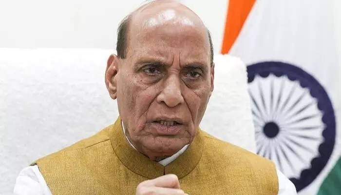 ప్రపంచం అగ్నిగుండంలా మారుతోంది: రాజ్నాథ్ సింగ్ సంచలన వ్యాఖ్యలు! ప్రపంచం అగ్నిగుండంలా మారుతోంది: రాజ్నాథ్ సింగ్ సంచలన వ్యాఖ్యలు!
