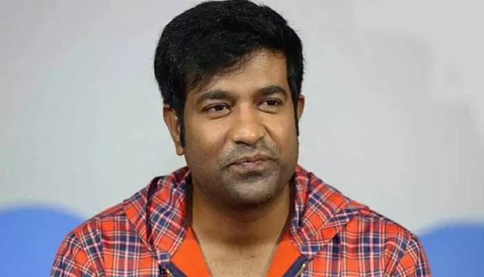 దూకుడు సినిమా టైంలో నన్ను డైరెక్టర్ ఆ ఆపరేషన్ చేయించుకోమన్నారు.. వెన్నెల కిషోర్ షాకింగ్ కామెంట్స్ దూకుడు సినిమా టైంలో నన్ను డైరెక్టర్ ఆ ఆపరేషన్ చేయించుకోమన్నారు.. వెన్నెల కిషోర్ షాకింగ్ కామెంట్స్