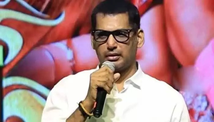 Vishal's health Update : స్టేజీపైనే కుప్పకూలన హీరో విశాల్.. ఆయన ఆరోగ్యంపై మేనేజర్ క్లారిటీ Vishal's health Update : స్టేజీపైనే కుప్పకూలన హీరో విశాల్.. ఆయన ఆరోగ్యంపై మేనేజర్ క్లారిటీ
