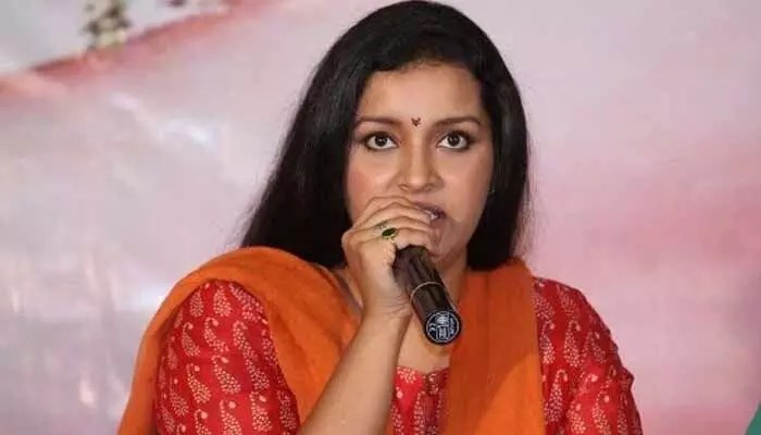 మీరు మీ కుటుంబ భద్రత గురించి నిజంగా శ్రద్ధ వహిస్తే ఇలా చేయండి.. రేణు దేశాయ్ షాకింగ్ పోస్ట్ మీరు మీ కుటుంబ భద్రత గురించి నిజంగా శ్రద్ధ వహిస్తే ఇలా చేయండి.. రేణు దేశాయ్ షాకింగ్ పోస్ట్