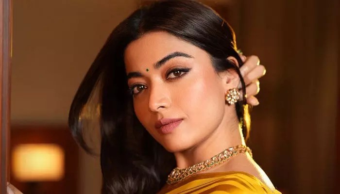స్పెషల్ సాంగ్తో కిక్కు ఎక్కించబోతున్న బ్యూటీ.. ఎన్ని ఎక్స్పెక్టేషన్స్ అయినా పెట్టుకోండి రీచ్ అవుతాం అంటూ స్పెషల్ సాంగ్తో కిక్కు ఎక్కించబోతున్న బ్యూటీ.. ఎన్ని ఎక్స్పెక్టేషన్స్ అయినా పెట్టుకోండి రీచ్ అవుతాం అంటూ