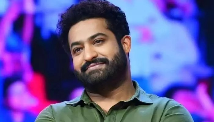 ఎన్టీఆర్ చేతిలోకి భారీ సినిమా.. ఇక ఇండస్ట్రీ షేక్ కావాల్సిందే! ఎన్టీఆర్ చేతిలోకి భారీ సినిమా.. ఇక ఇండస్ట్రీ షేక్ కావాల్సిందే!