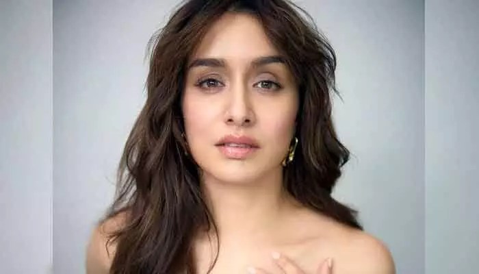 Shraddha Kapoor: ఆ స్టార్ డైరెక్టర్ సినిమాలో చాన్స్ కొట్టేసిన శ్రద్ధా కపూర్.. నెట్టింట వైరల్ అవుతున్న పోస్ట్ Shraddha Kapoor: ఆ స్టార్ డైరెక్టర్ సినిమాలో చాన్స్ కొట్టేసిన శ్రద్ధా కపూర్.. నెట్టింట వైరల్ అవుతున్న పోస్ట్