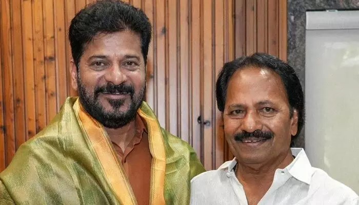 సీఎం రేవంత్ రెడ్డిని కలిసిన హరిహర వీరమల్లు నిర్మాత సీఎం రేవంత్ రెడ్డిని కలిసిన హరిహర వీరమల్లు నిర్మాత
