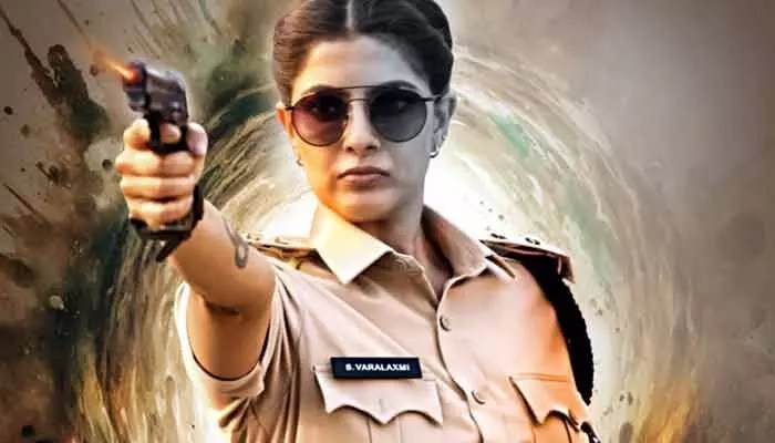 Varalakshmi Sarath Kumar: హారర్ థ్రిల్లర్ బ్యాక్డ్రాప్లో సరికొత్త సినిమా.. ఆకట్టుకుంటోన్న వరలక్ష్మి శరత్ కుమార్ లుక్ Varalakshmi Sarath Kumar: హారర్ థ్రిల్లర్ బ్యాక్డ్రాప్లో సరికొత్త సినిమా.. ఆకట్టుకుంటోన్న వరలక్ష్మి శరత్ కుమార్ లుక్