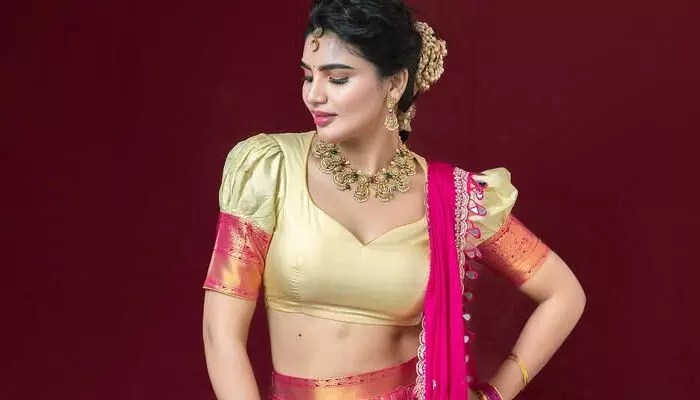 Jabardast varsha: జబర్దస్త్ పోజులతో రెచ్చిపోయిన వర్ష...ఒక్కో ఫోటో ఒక్కో డైమండ్ Jabardast varsha: జబర్దస్త్ పోజులతో రెచ్చిపోయిన వర్ష...ఒక్కో ఫోటో ఒక్కో డైమండ్