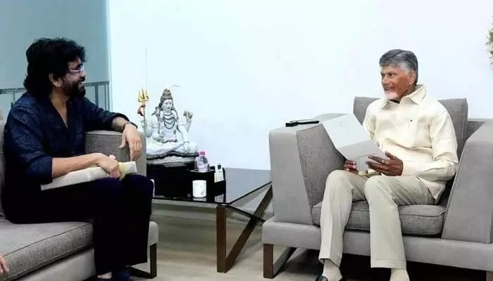 సీఎం చంద్రబాబును కలిసిన హీరో నాగార్జున.. కారణం ఇదే! సీఎం చంద్రబాబును కలిసిన హీరో నాగార్జున.. కారణం ఇదే!