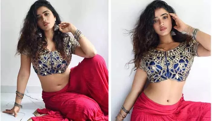 అతనితో ఆ డేట్కి వెళ్లిన కేతిక శర్మ.. నెటిజన్ల క్రేజీ కామెంట్స్.. పోస్ట్ వైరల్ అతనితో ఆ డేట్కి వెళ్లిన కేతిక శర్మ.. నెటిజన్ల క్రేజీ కామెంట్స్.. పోస్ట్ వైరల్