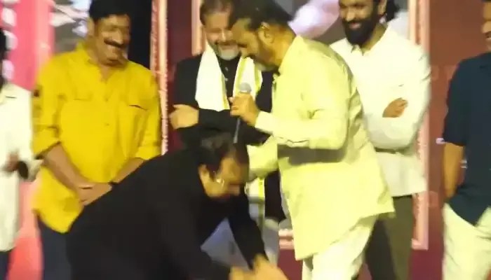 మోహన్ బాబు కాళ్లు మొక్కిన బ్రహ్మానందం ! మోహన్ బాబు కాళ్లు మొక్కిన బ్రహ్మానందం !