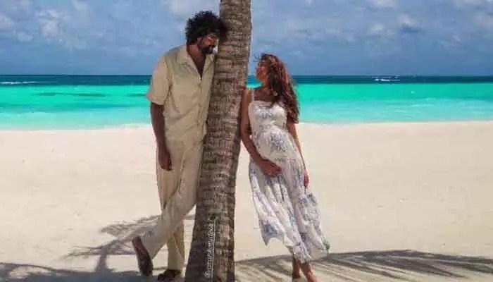 నేను ఈ రెండింటిలో జీవించడానికి ప్రయత్నిస్తానంటూ లావణ్య త్రిపాఠి పోస్ట్.. ఆకట్టుకుంటోన్న క్యూట్ కపుల్ ఫోటో నేను ఈ రెండింటిలో జీవించడానికి ప్రయత్నిస్తానంటూ లావణ్య త్రిపాఠి పోస్ట్.. ఆకట్టుకుంటోన్న క్యూట్ కపుల్ ఫోటో