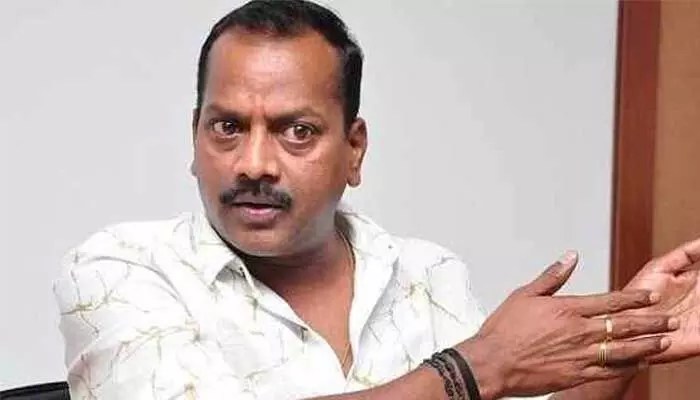 టాలీవుడ్ లో తీవ్ర విషాదం.. ప్రముఖ డైరెక్టర్ ఏఎస్ రవికుమార్ హఠాన్మరణం టాలీవుడ్ లో తీవ్ర విషాదం.. ప్రముఖ డైరెక్టర్ ఏఎస్ రవికుమార్ హఠాన్మరణం