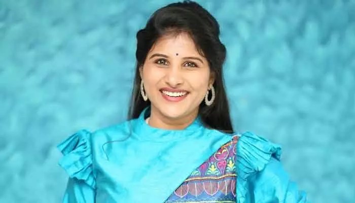 ఫోక్ సింగర్ మంగ్లీ లిక్కర్ పార్టీ.. భారీగా విదేశీ మద్యం సీజ్ ఫోక్ సింగర్ మంగ్లీ లిక్కర్ పార్టీ.. భారీగా విదేశీ మద్యం సీజ్